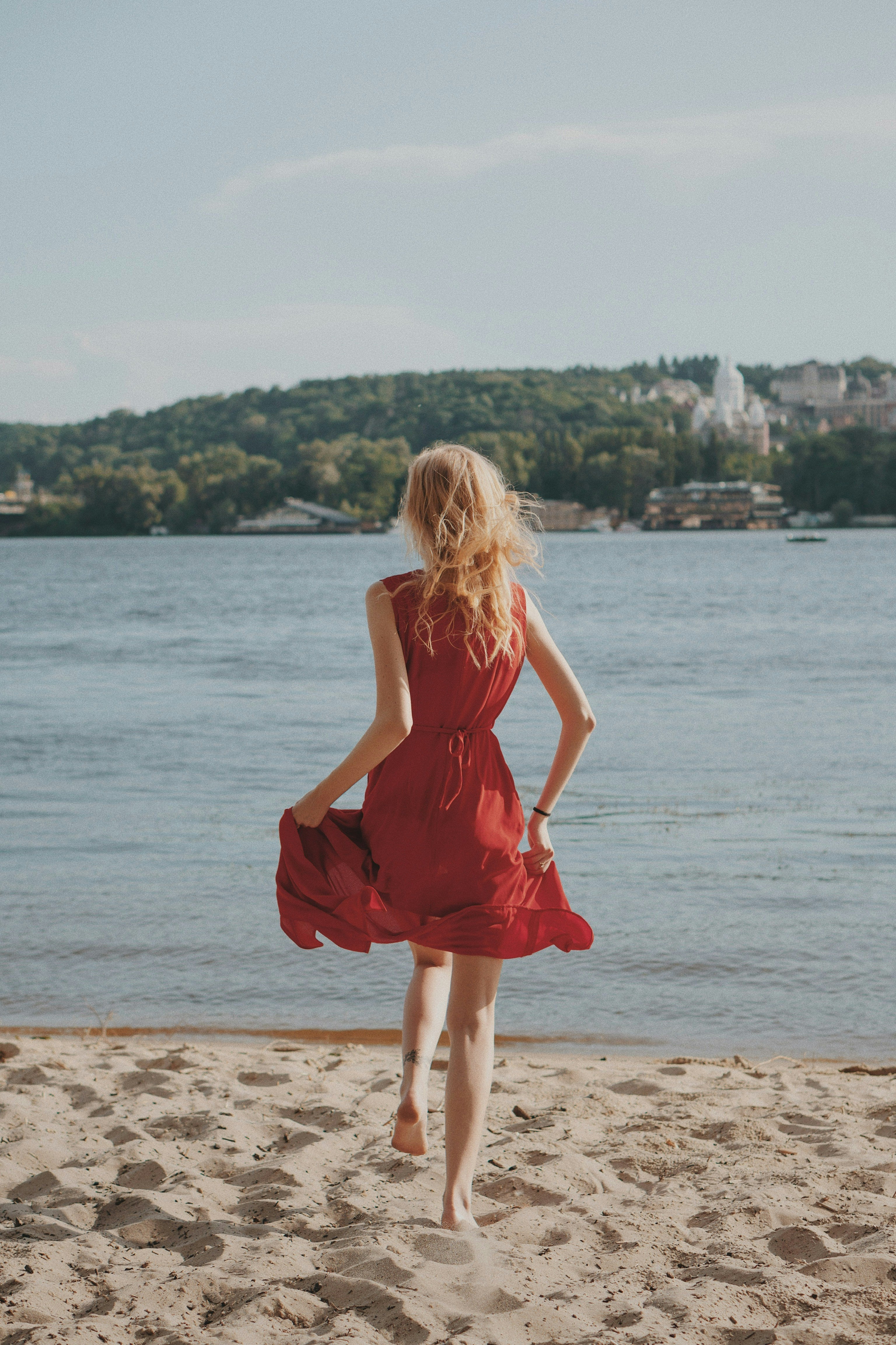 Robe Dos Nu Élégante – L’Essentiel de Vos Vacances